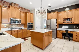 1246 Darlington Oak Cir NE, Saint Petersburg, FL 33703 - Photo 11