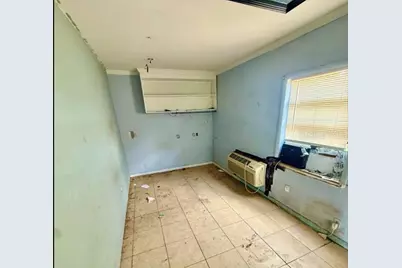 1705 W Powhatan Avenue, Tampa, FL 33603 - Photo 3