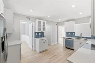 7528 17th Way N, Saint Petersburg, FL 33702 - Photo 5
