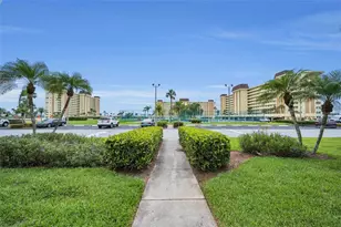 4650 Cove Cir, Saint Petersburg, FL 33708 - Photo 29