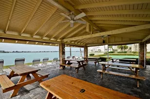 4650 Cove Cir, Saint Petersburg, FL 33708 - Photo 45