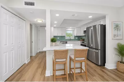 4650 Cove Circle #105, Saint Petersburg, FL 33708 - Photo 15