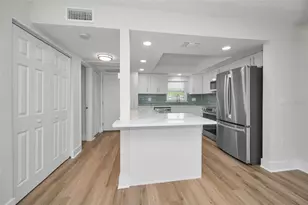 4650 Cove Cir, Saint Petersburg, FL 33708 - Photo 9