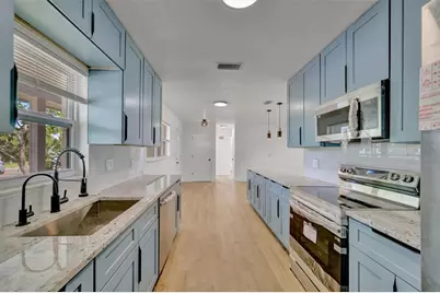 7454 Locust Street NE, Saint Petersburg, FL 33702 - Photo 7