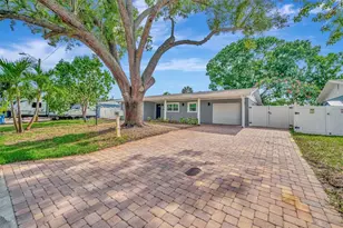 7454 Locust St NE, Saint Petersburg, FL 33702 - Photo 1