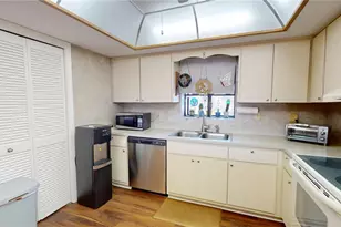 12485 2nd St E, Treasure Island, FL 33706 - Photo 9