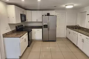 8518 Woodlake Dr, Tampa, FL 33615 - Photo 9