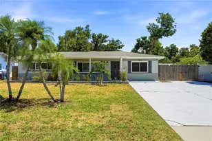 5586 30th Ave N, Saint Petersburg, FL 33710 - Photo 1