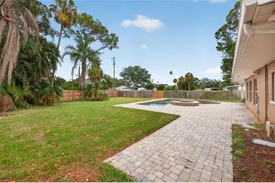 4627 Venetian Boulevard NE, Saint Petersburg, FL 33704 - Photo 7