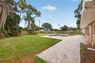 4627 Venetian Blvd NE, Saint Petersburg, FL 33704 - Photo 7