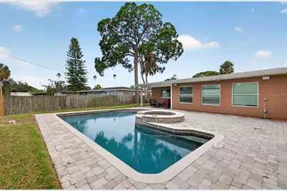 4627 Venetian Boulevard NE, Saint Petersburg, FL 33704 - Photo 5