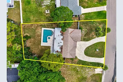 4627 Venetian Boulevard NE, Saint Petersburg, FL 33704 - Photo 11