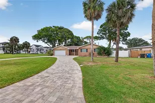 4627 Venetian Blvd NE, Saint Petersburg, FL 33704 - Photo 3