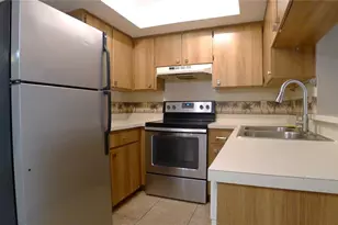 608 Lynchburg Dr, Brandon, FL 33511 - Photo 3