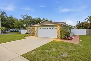 102 Peacock Cir, Safety Harbor, FL 34695 - Photo 5