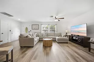102 Peacock Cir, Safety Harbor, FL 34695 - Photo 9
