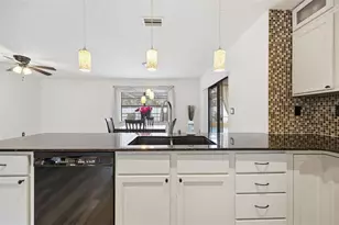 102 Peacock Cir, Safety Harbor, FL 34695 - Photo 15