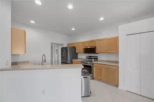 1548 Mira Lago Cir, Ruskin, FL 33570 - Photo 23