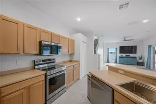 1548 Mira Lago Cir, Ruskin, FL 33570 - Photo 25