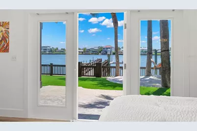 819 Bay Esplanade, Clearwater Beach, FL 33767 - Photo 7