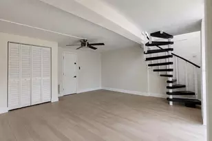 255 Capri Cir N, Treasure Island, FL 33706 - Photo 17