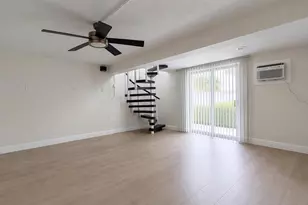 255 Capri Cir N, Treasure Island, FL 33706 - Photo 15