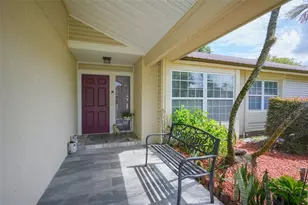 1304 Sandalwood Dr, Plant City, FL 33563 - Photo 3