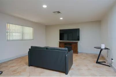 1304 Sandalwood Drive, Plant City, FL 33563 - Photo 9
