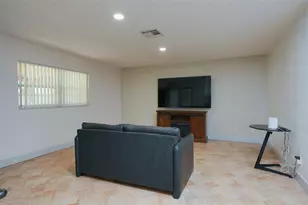 1304 Sandalwood Dr, Plant City, FL 33563 - Photo 9