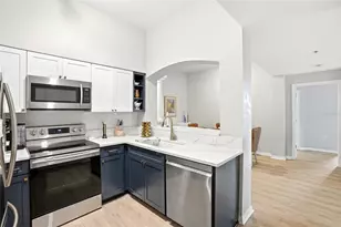 200 4th Ave S, Saint Petersburg, FL 33701 - Photo 11