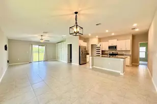 7025 King Crk Dr, Sun City Center, FL 33573 - Photo 3