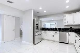 8725 Bay Pointe Dr, Tampa, FL 33615 - Photo 15