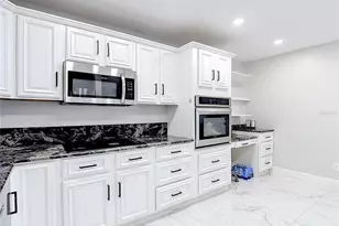 8725 Bay Pointe Dr, Tampa, FL 33615 - Photo 13
