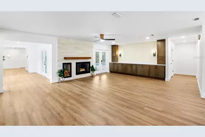 13325 Golf Crest Circle, Tampa, FL 33618 - Photo 5