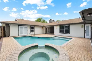 13325 Golf Crest Cir, Tampa, FL 33618 - Photo 51