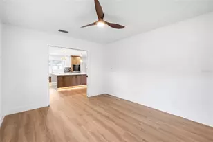 13325 Golf Crest Cir, Tampa, FL 33618 - Photo 17