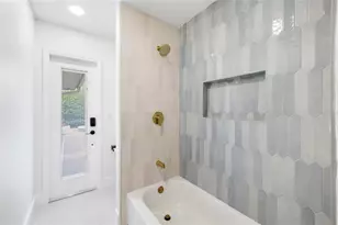 13325 Golf Crest Cir, Tampa, FL 33618 - Photo 37