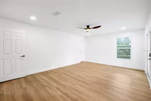 13325 Golf Crest Cir, Tampa, FL 33618 - Photo 23
