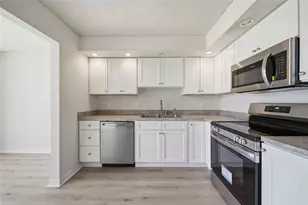 4895 Bay St NE, Saint Petersburg, FL 33703 - Photo 9