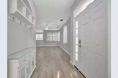 547 Black Lion Drive NE, Saint Petersburg, FL 33716 - Photo 7