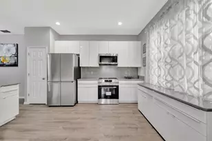 547 Black Lion Dr NE, Saint Petersburg, FL 33716 - Photo 17