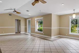 8205 Westridge Dr, Tampa, FL 33615 - Photo 9