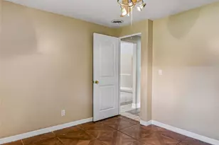 8205 Westridge Dr, Tampa, FL 33615 - Photo 17