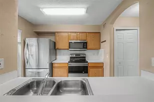 7434 E Bank Dr, Tampa, FL 33617 - Photo 7