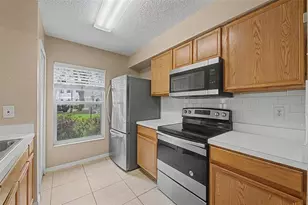7434 E Bank Dr, Tampa, FL 33617 - Photo 3