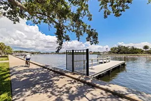 1846 Coffee Pot Blvd NE, Saint Petersburg, FL 33704 - Photo 3