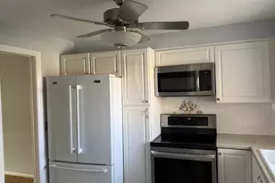4575 Cove Cir, Saint Petersburg, FL 33708 - Photo 3