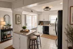 4575 Cove Cir, Saint Petersburg, FL 33708 - Photo 3