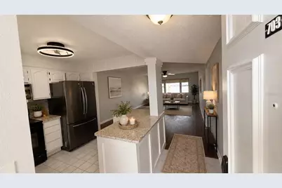 4575 Cove Circle #703, Saint Petersburg, FL 33708 - Photo 5