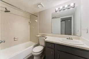6332 Newtown Cir, Tampa, FL 33615 - Photo 17